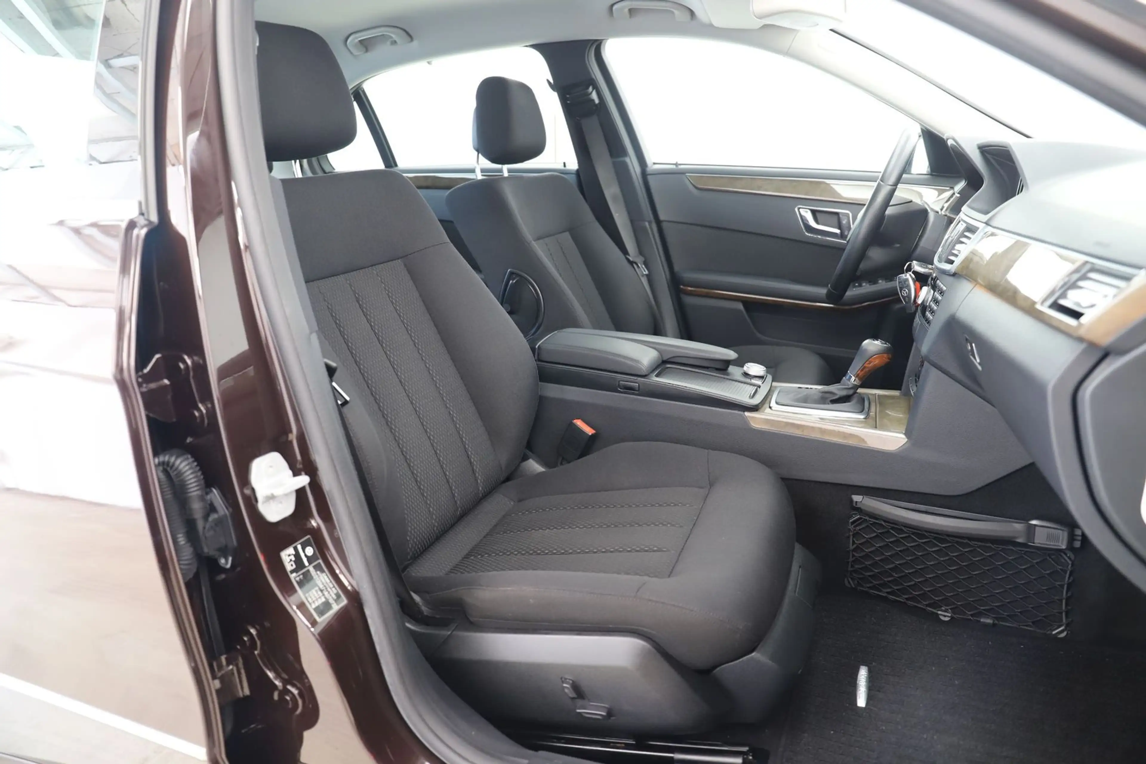 Mercedes-Benz E 250 CGI — photo 10