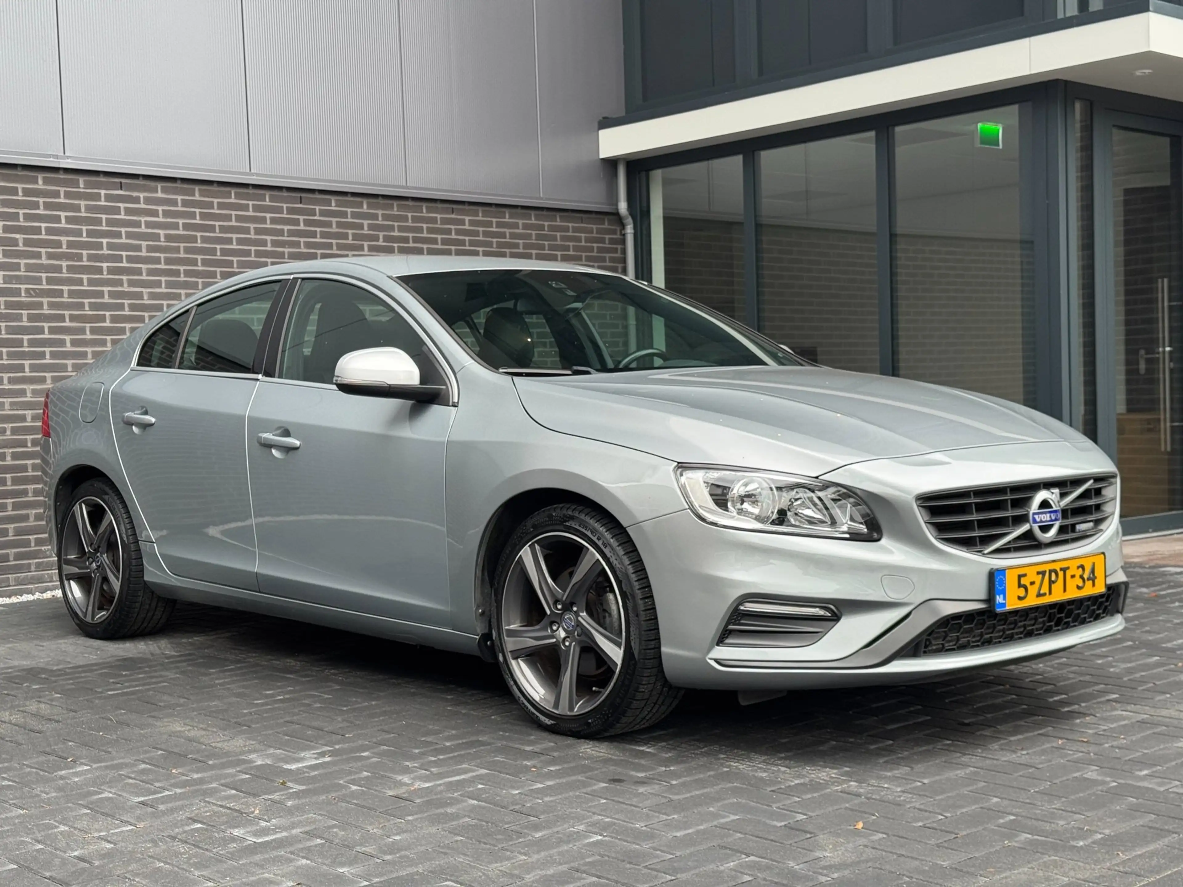 Volvo S60 1.6 T3 R-Design - D-riem vervangen|Automaat|Navi|L — photo 3