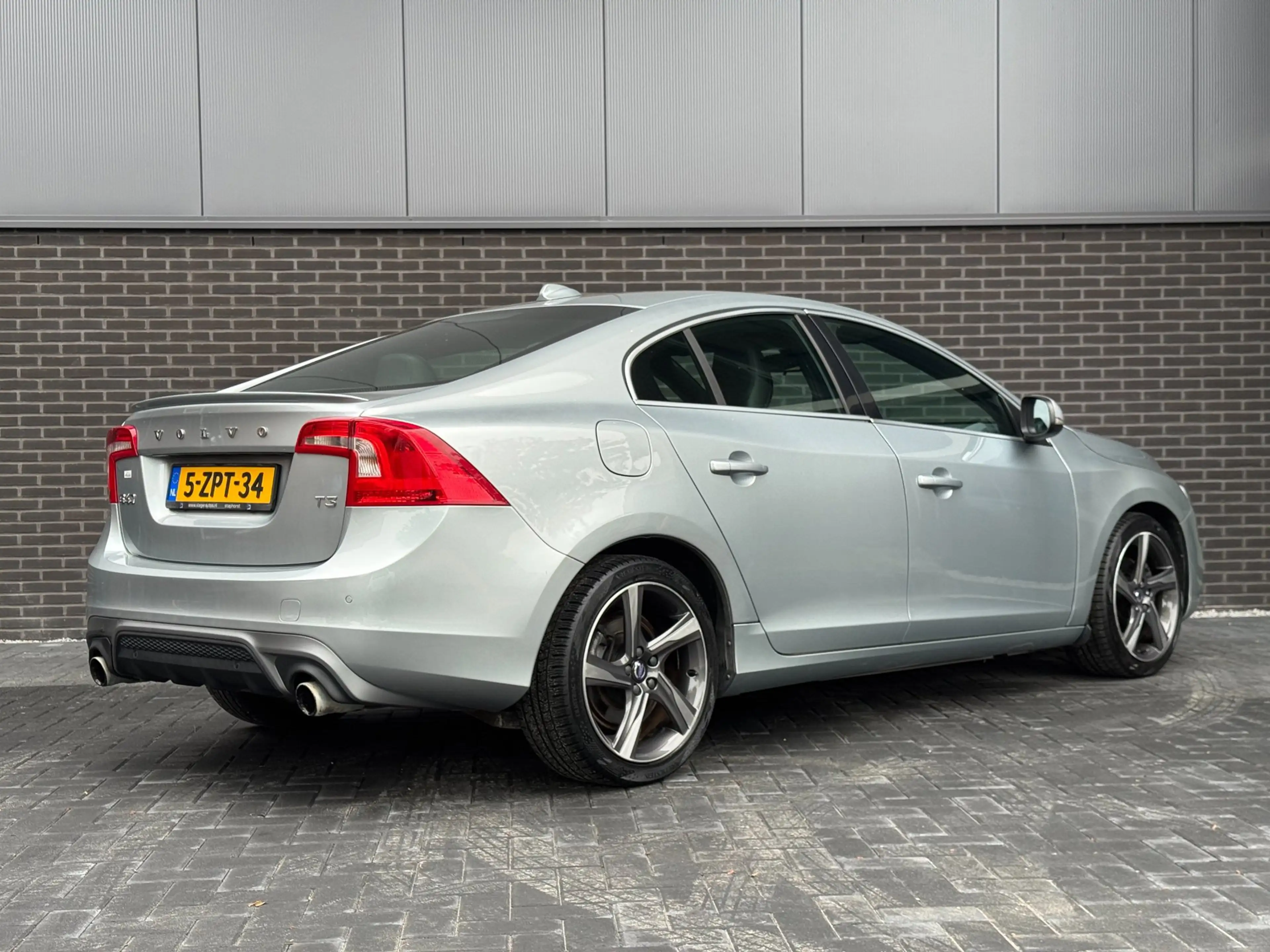Volvo S60 1.6 T3 R-Design - D-riem vervangen|Automaat|Navi|L — photo 2