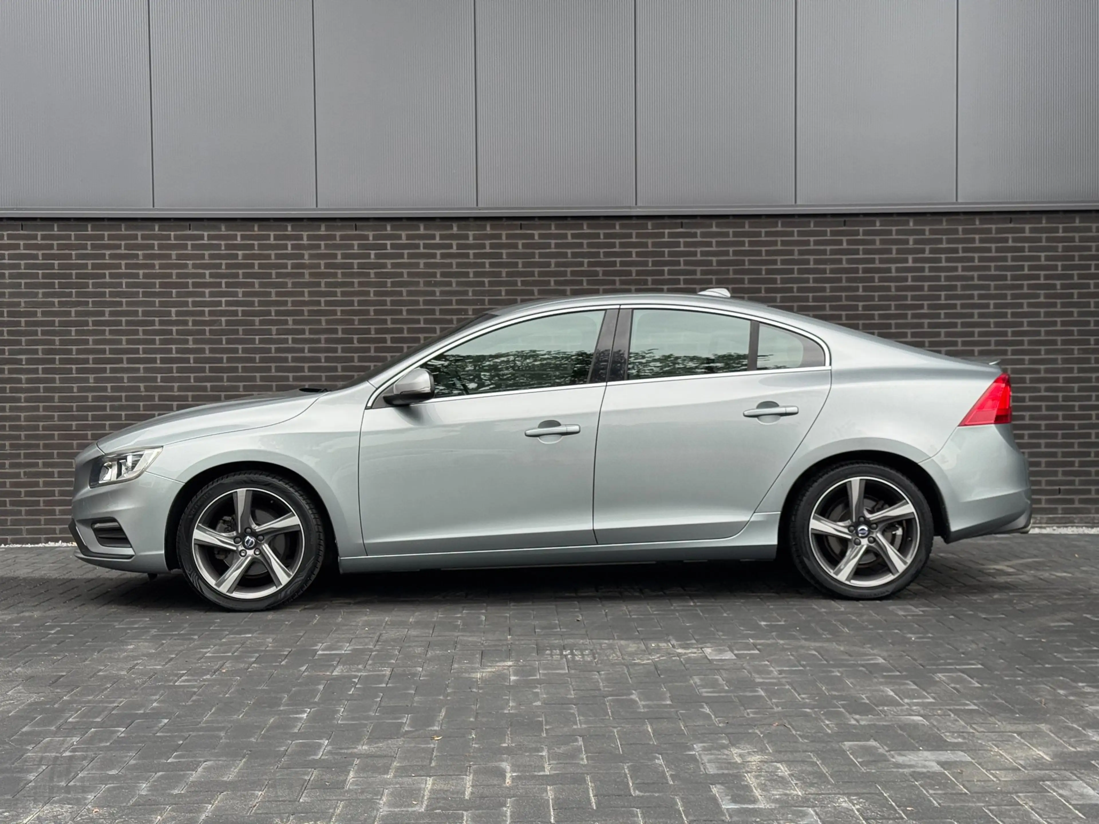 Volvo S60 1.6 T3 R-Design - D-riem vervangen|Automaat|Navi|L — photo 10