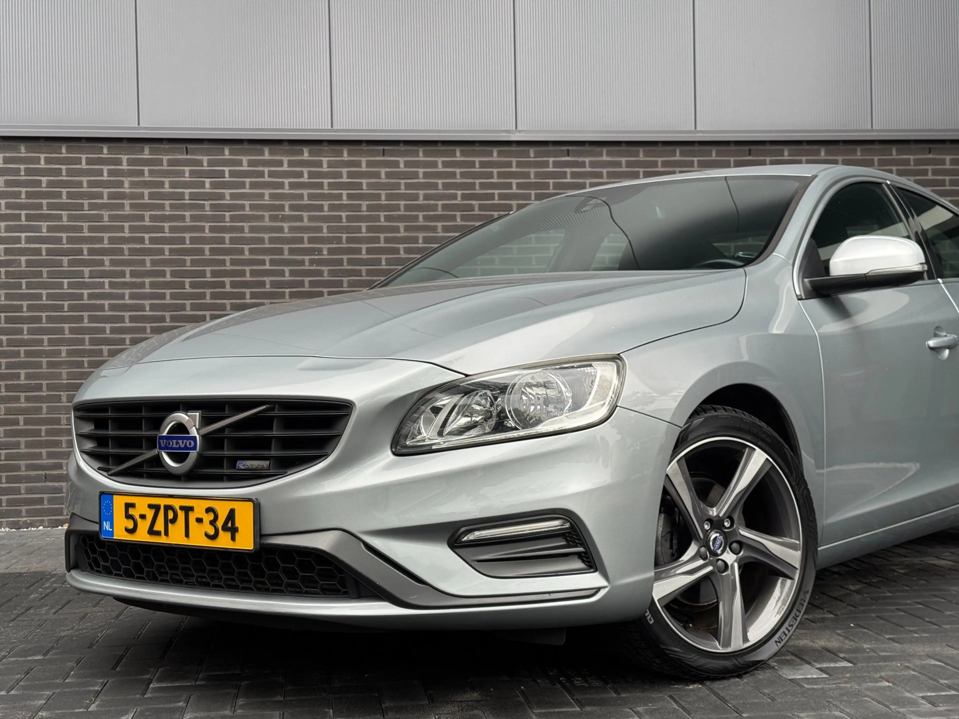 Volvo S60 1.6 T3 R-Design - D-riem vervangen|Automaat|Navi|L — photo 12