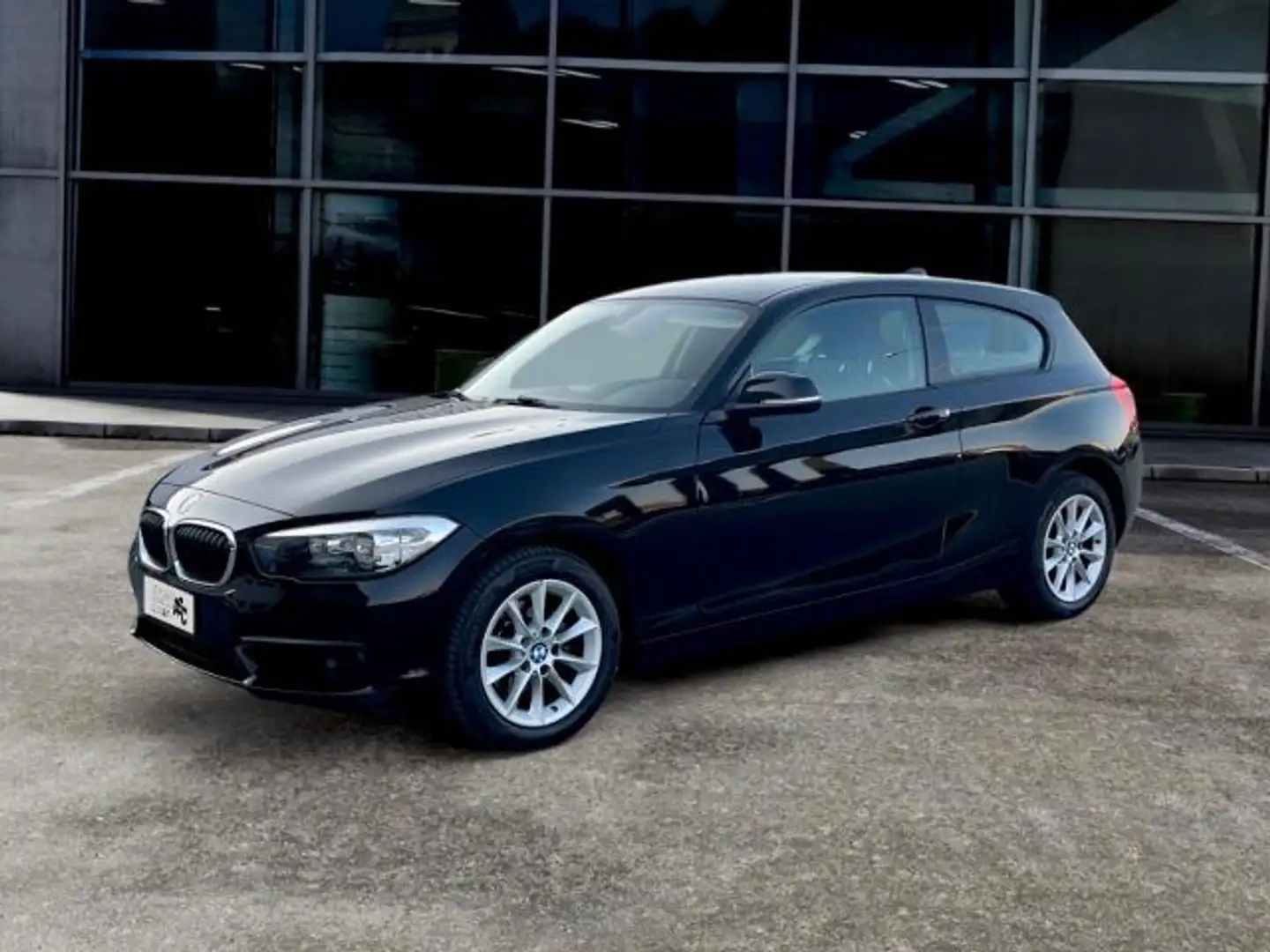 BMW 116 1.5 d 116 CV 3p. Sport Zwart - 1