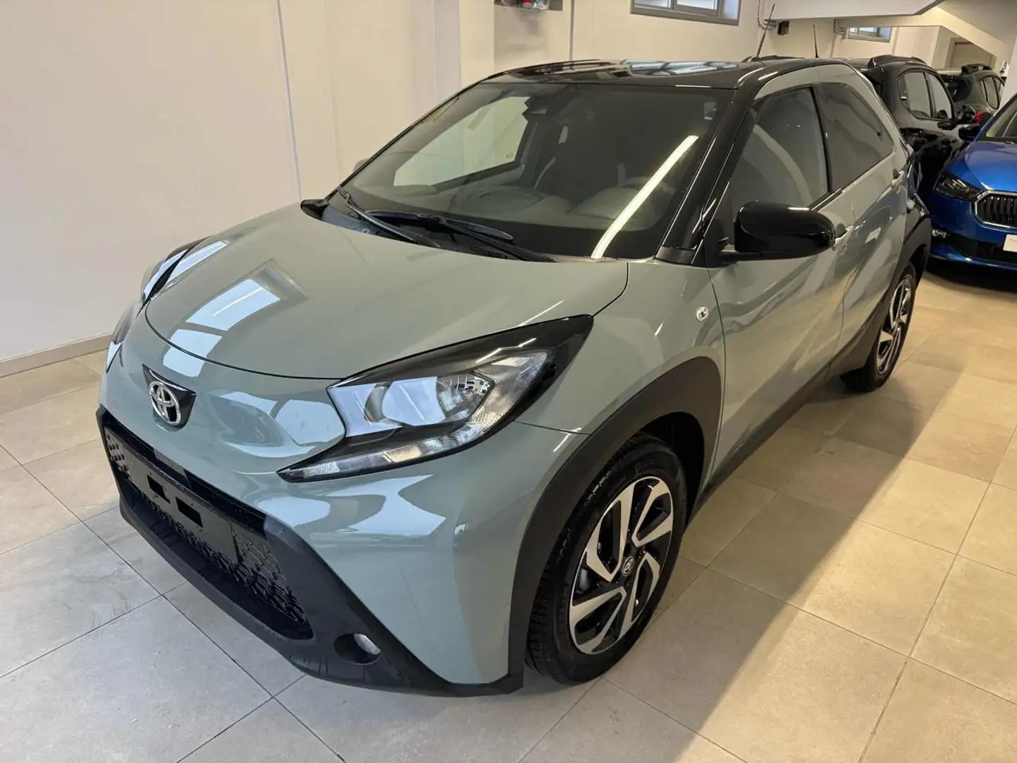 Toyota Aygo X 1.0 VVT-i 72 CV 5 porte Trend Km0 Verde - 1