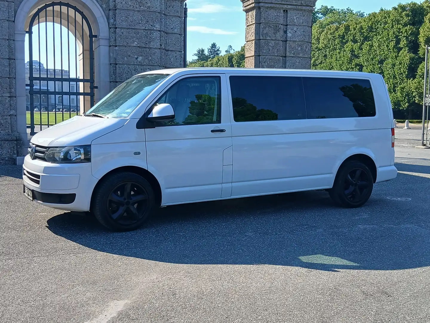 Volkswagen T5 2,0 langer Radstand *KLIMA*9SITZ*STANDHEIZUNG* Weiß - 2