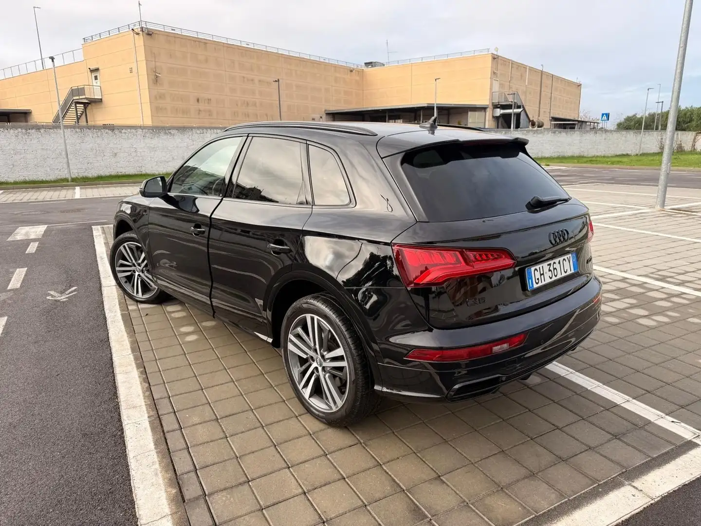 Audi Q5 40 TDI 2.0 190 CV QUATTRO S TRONIC S LINE EDITION Nero - 2
