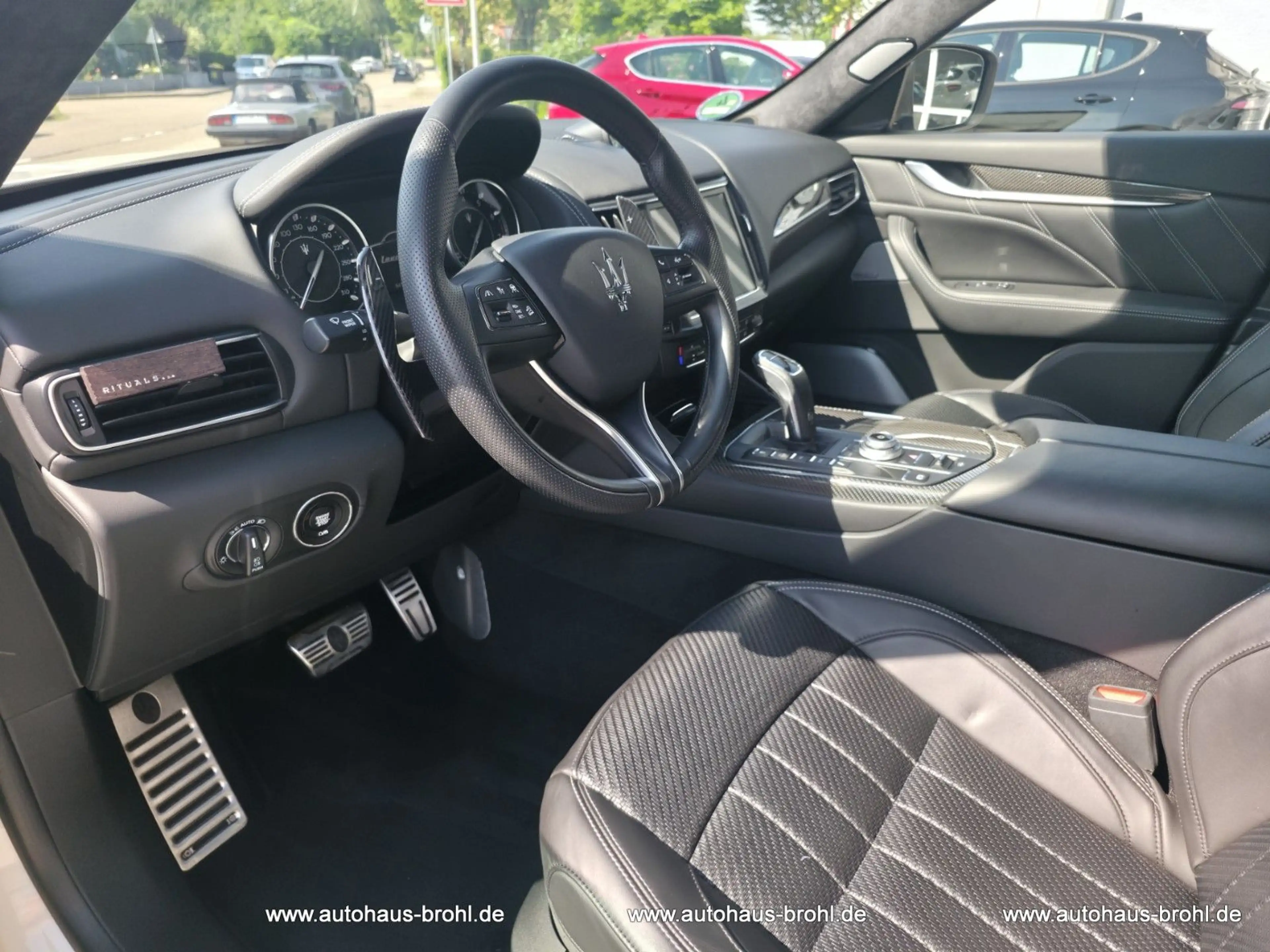 Maserati Levante SQ4 GranSport 430PS — photo 9