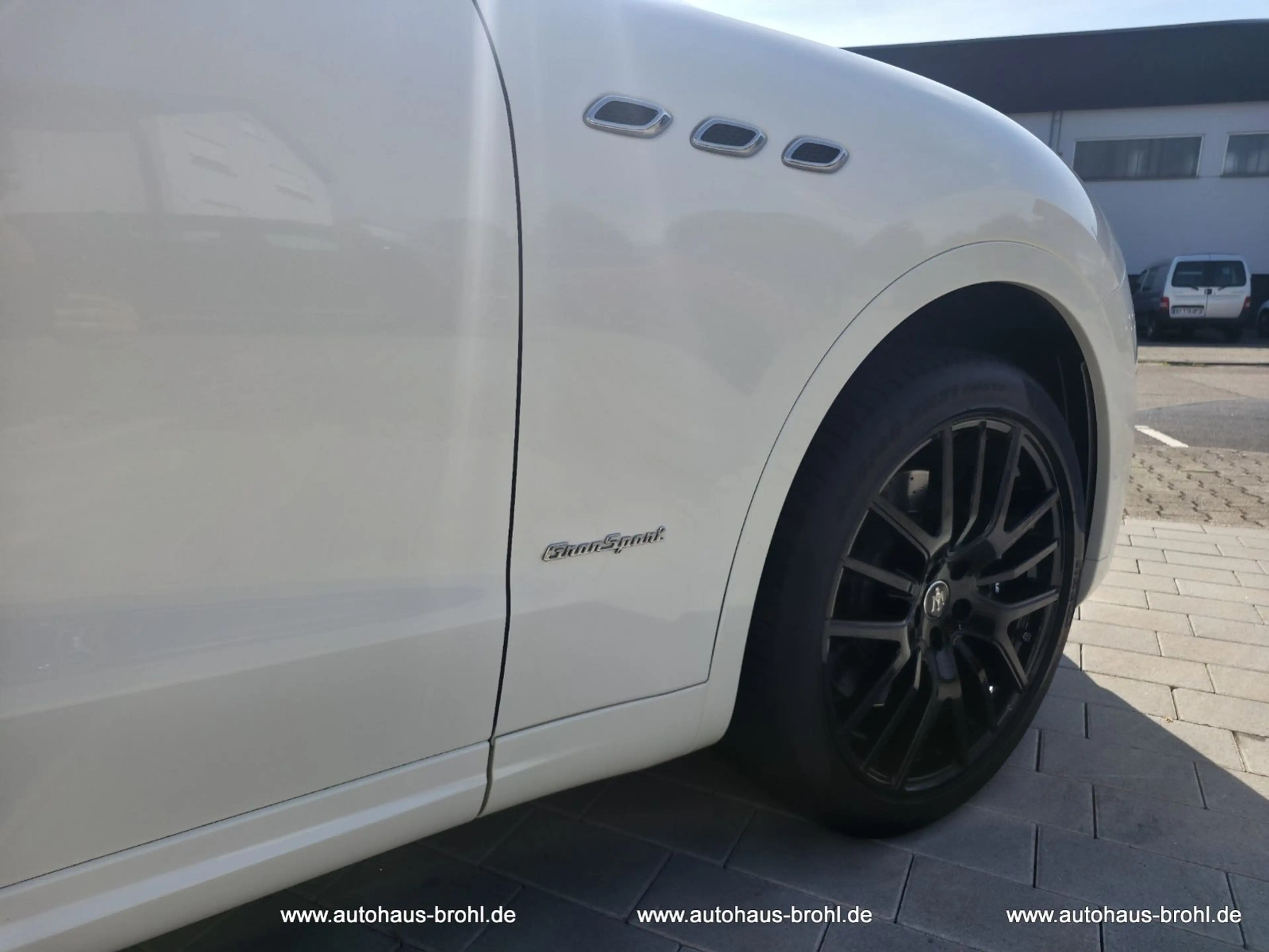 Maserati Levante SQ4 GranSport 430PS — photo 4