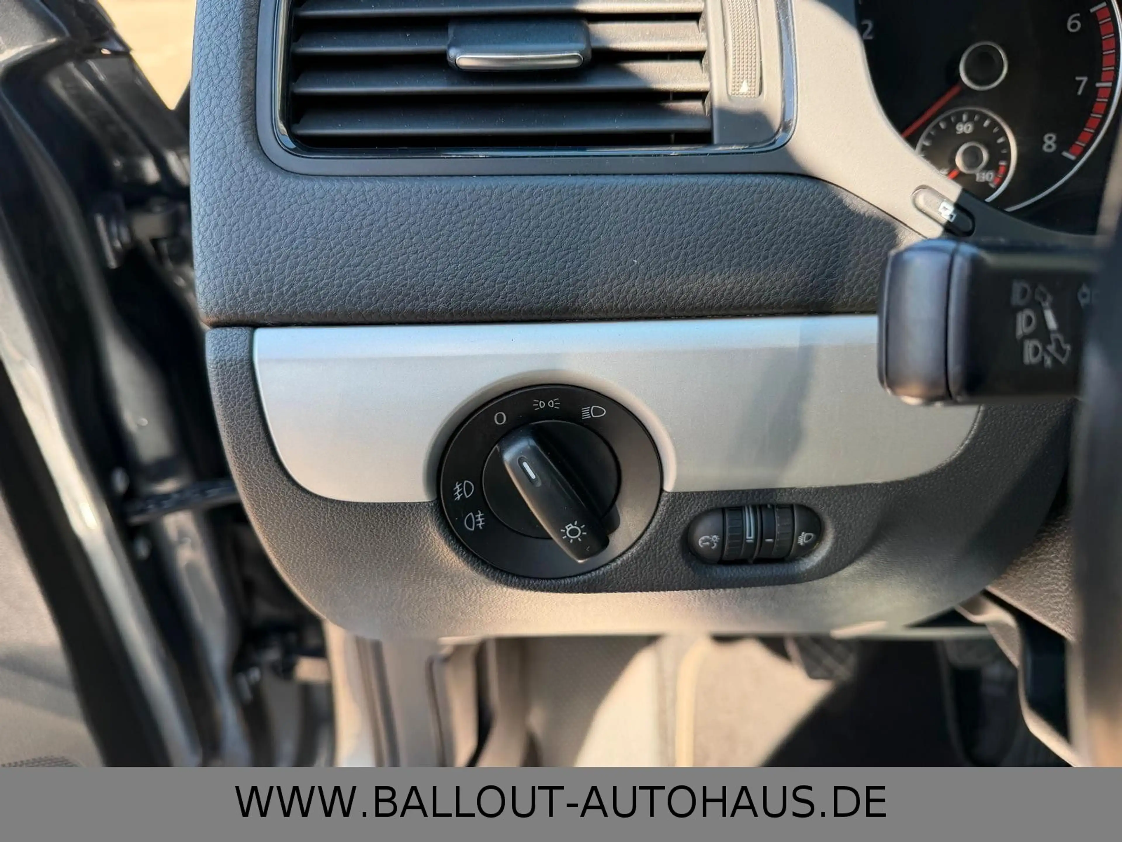 Volkswagen Jetta VI*1.HAND*KLIMA*SITZHEIZUNG*HU NEU* — photo 11