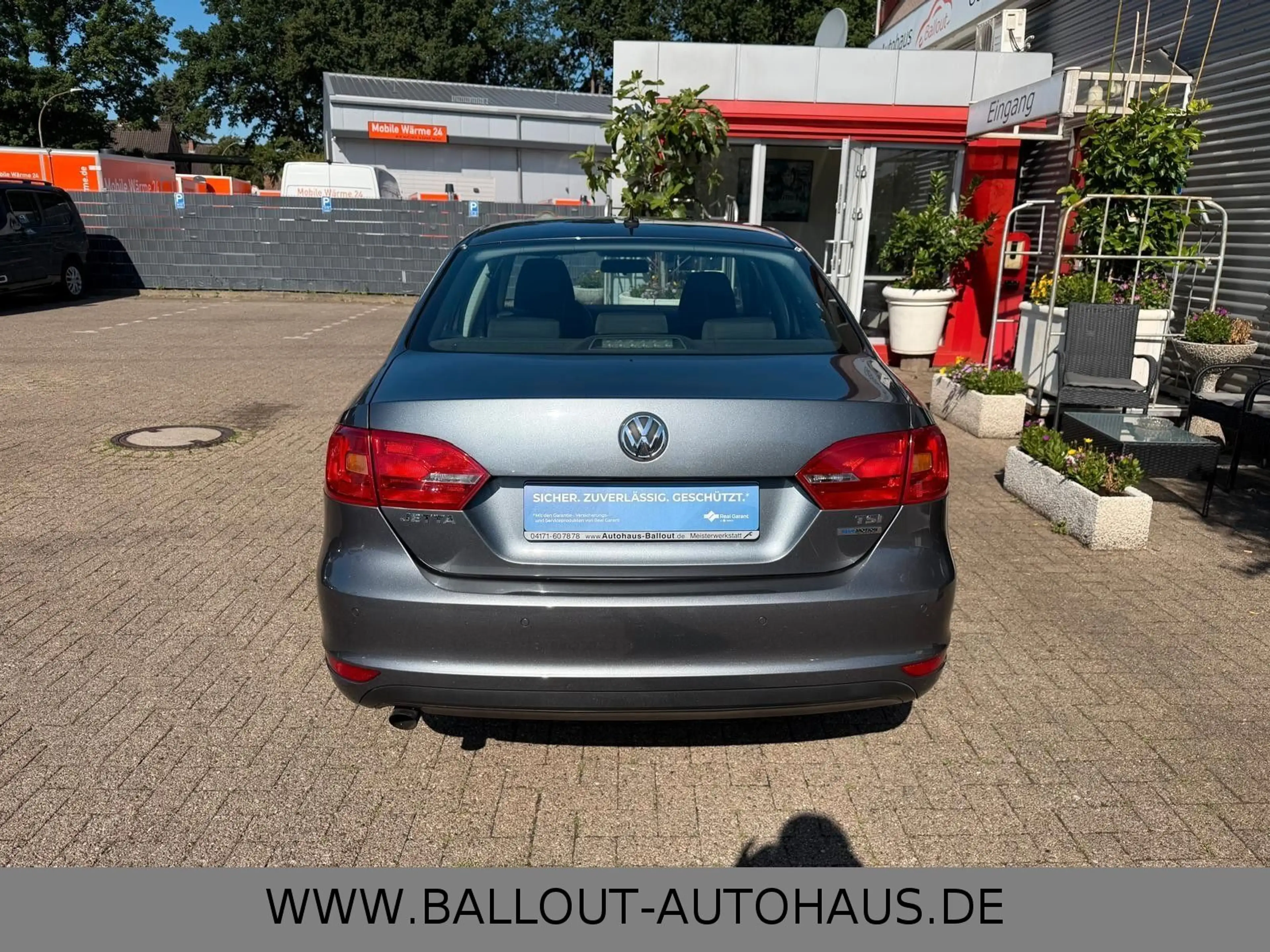 Volkswagen Jetta VI*1.HAND*KLIMA*SITZHEIZUNG*HU NEU* — photo 6