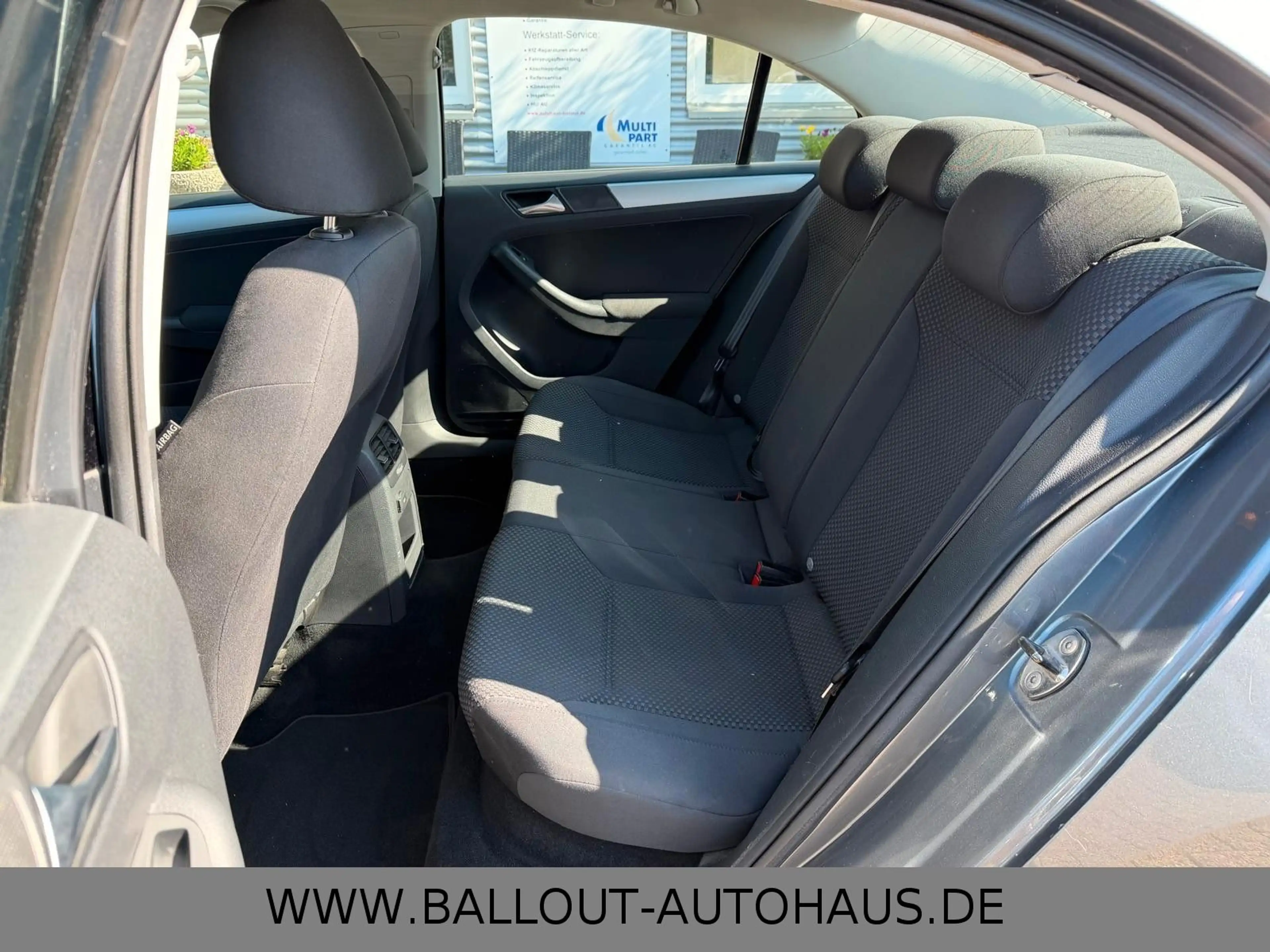 Volkswagen Jetta VI*1.HAND*KLIMA*SITZHEIZUNG*HU NEU* — photo 13