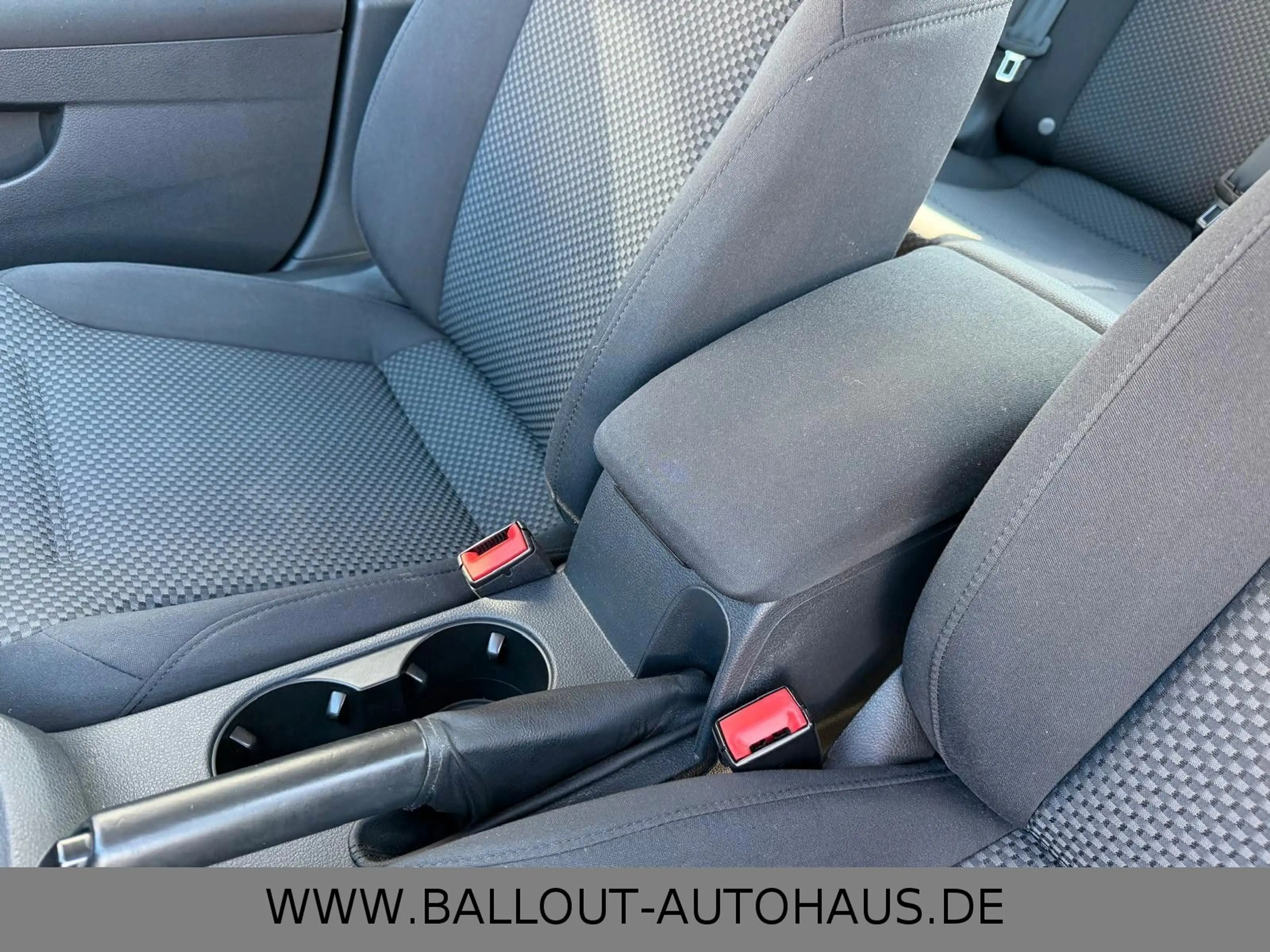 Volkswagen Jetta VI*1.HAND*KLIMA*SITZHEIZUNG*HU NEU* — photo 12