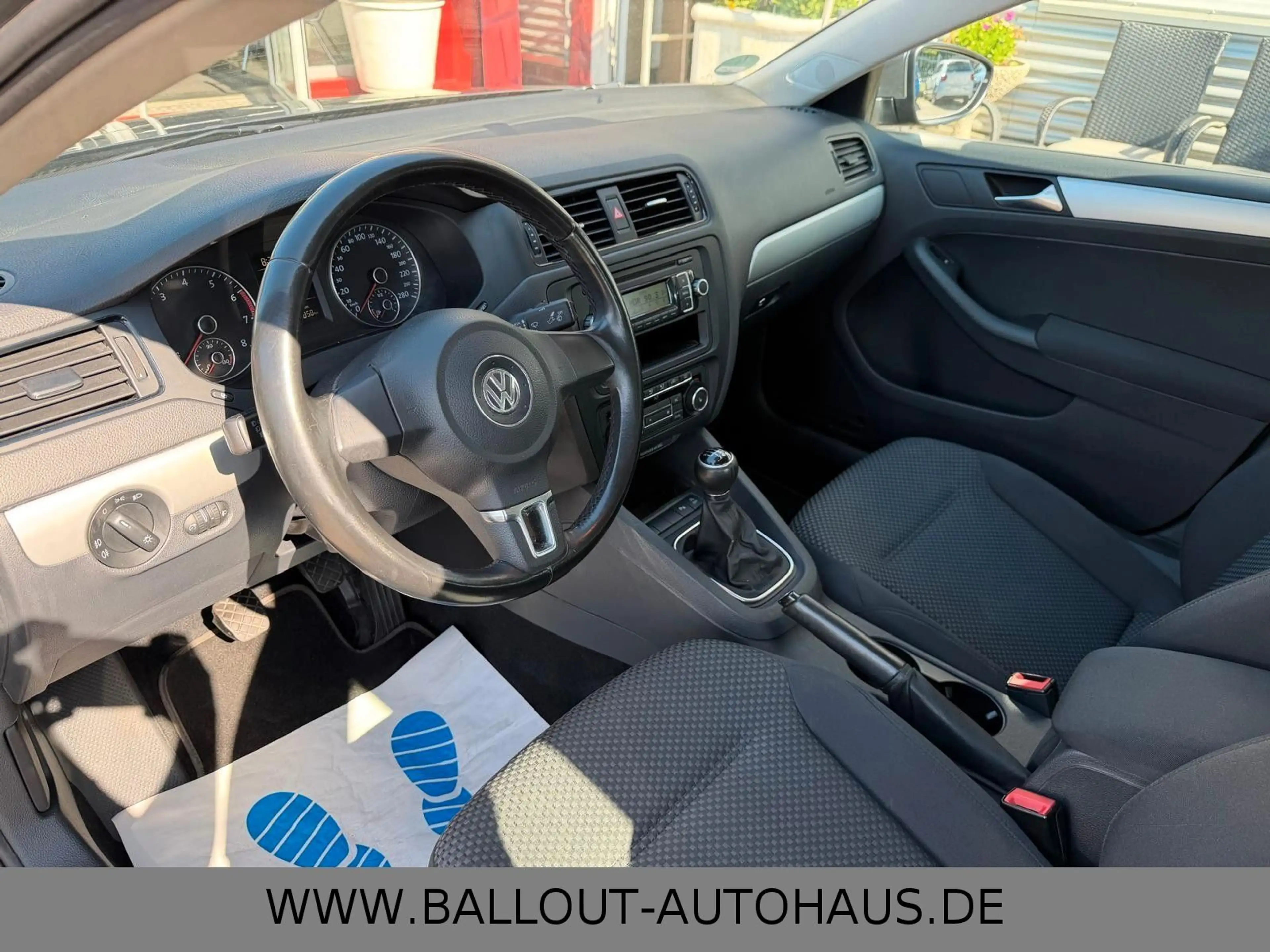 Volkswagen Jetta VI*1.HAND*KLIMA*SITZHEIZUNG*HU NEU* — photo 8