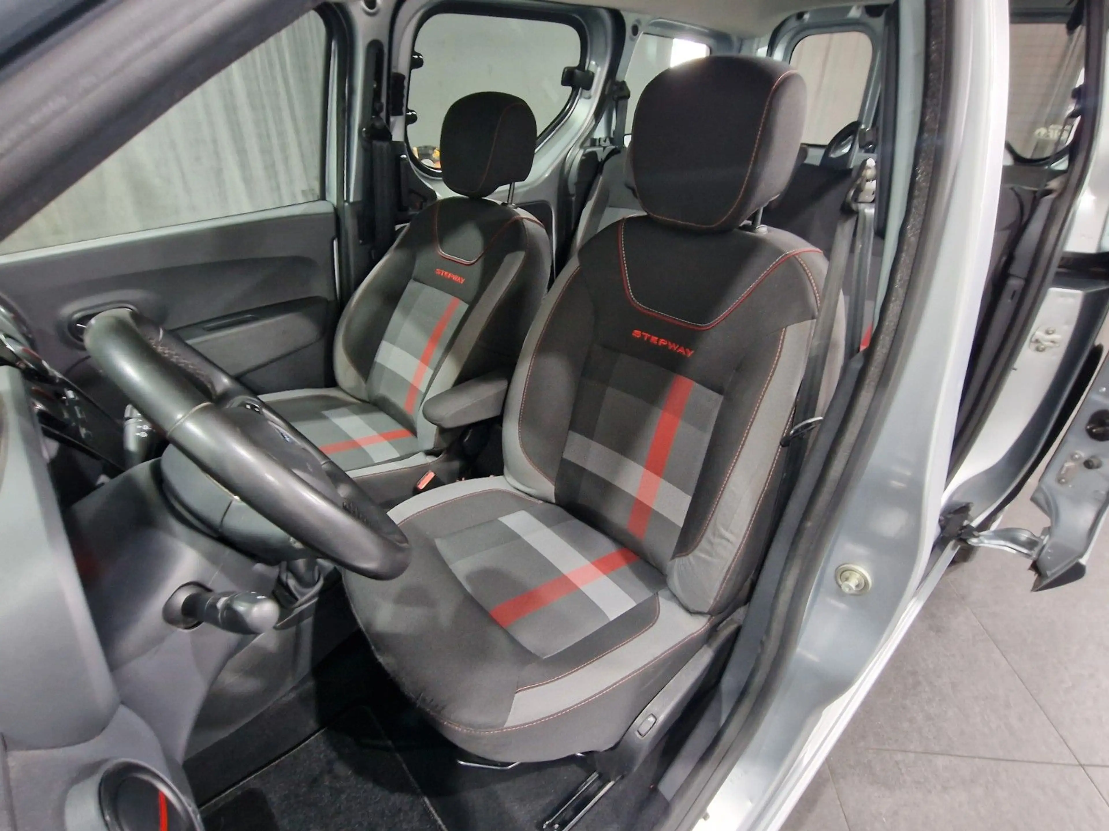 Dacia Dokker Stepway Plus — photo 14