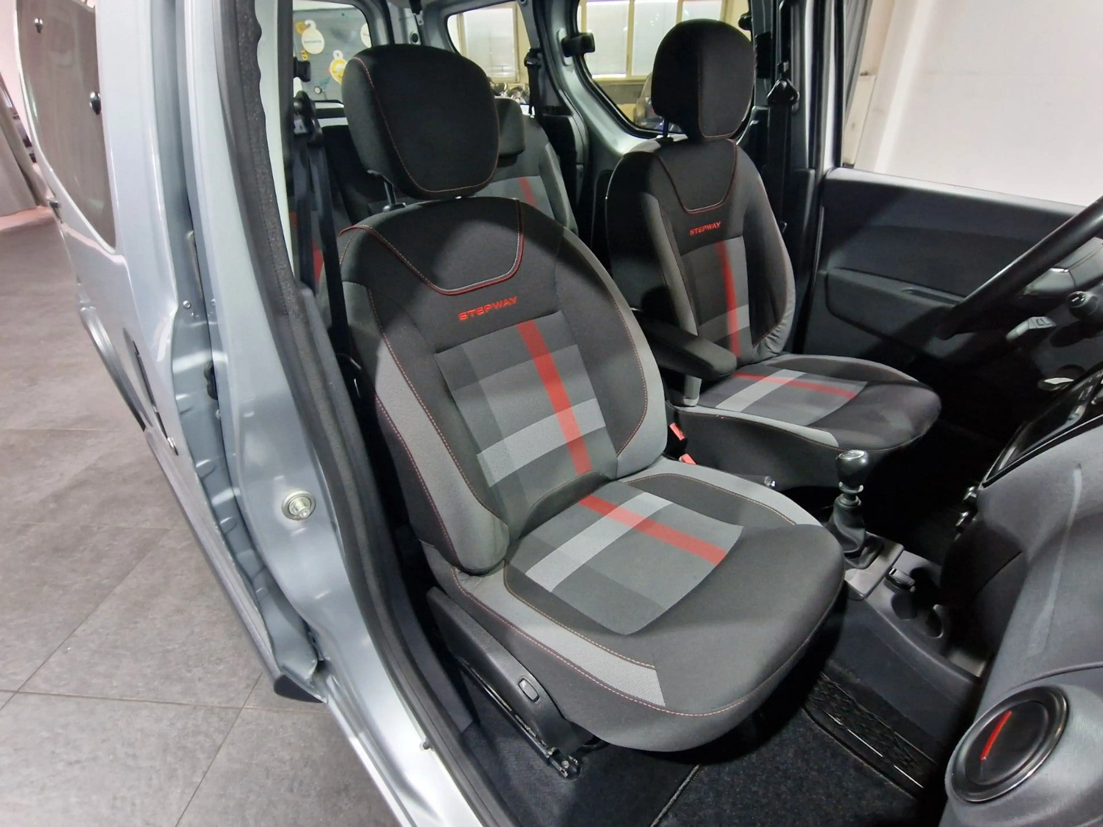 Dacia Dokker Stepway Plus — photo 13