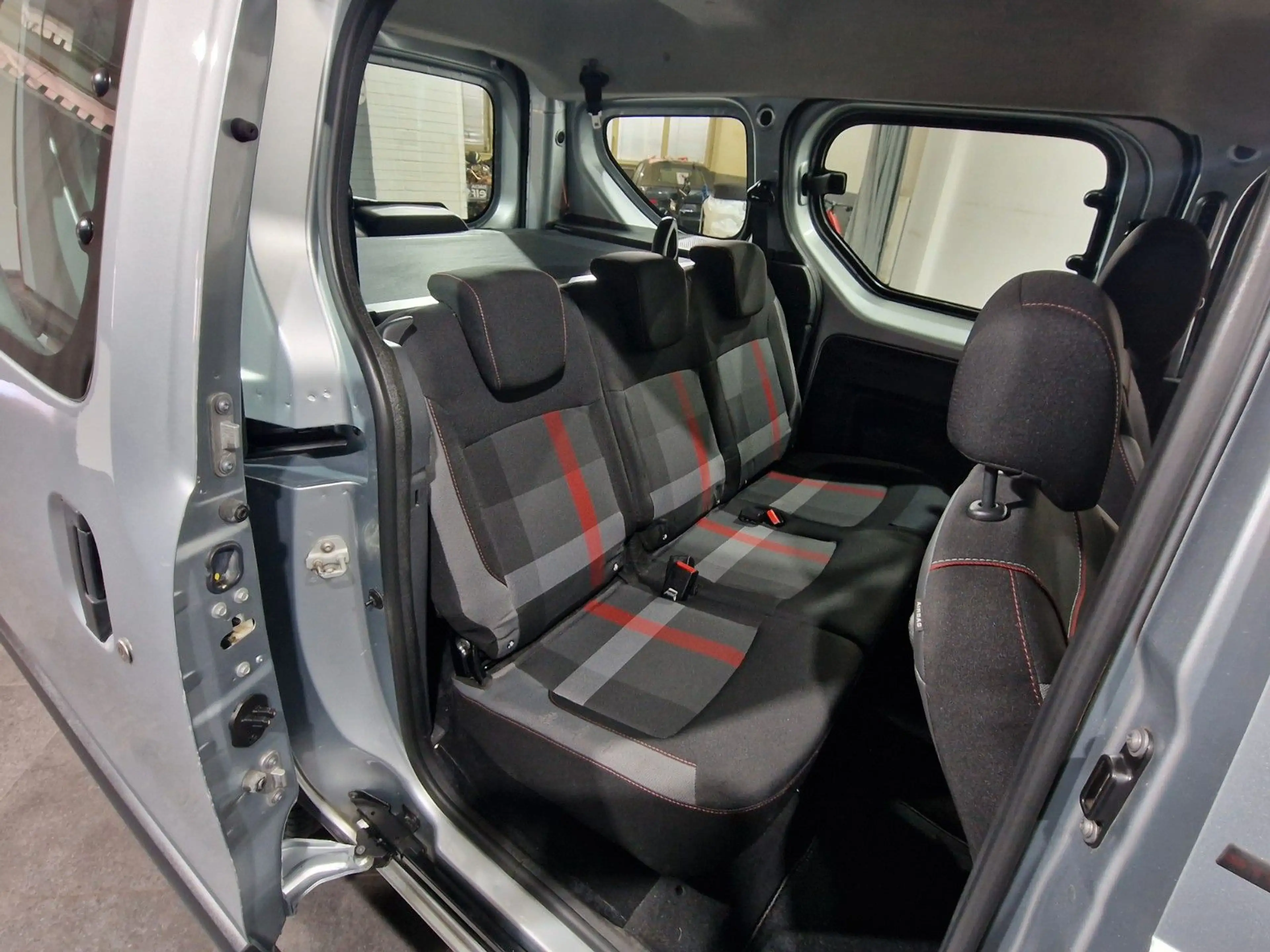 Dacia Dokker Stepway Plus — photo 11