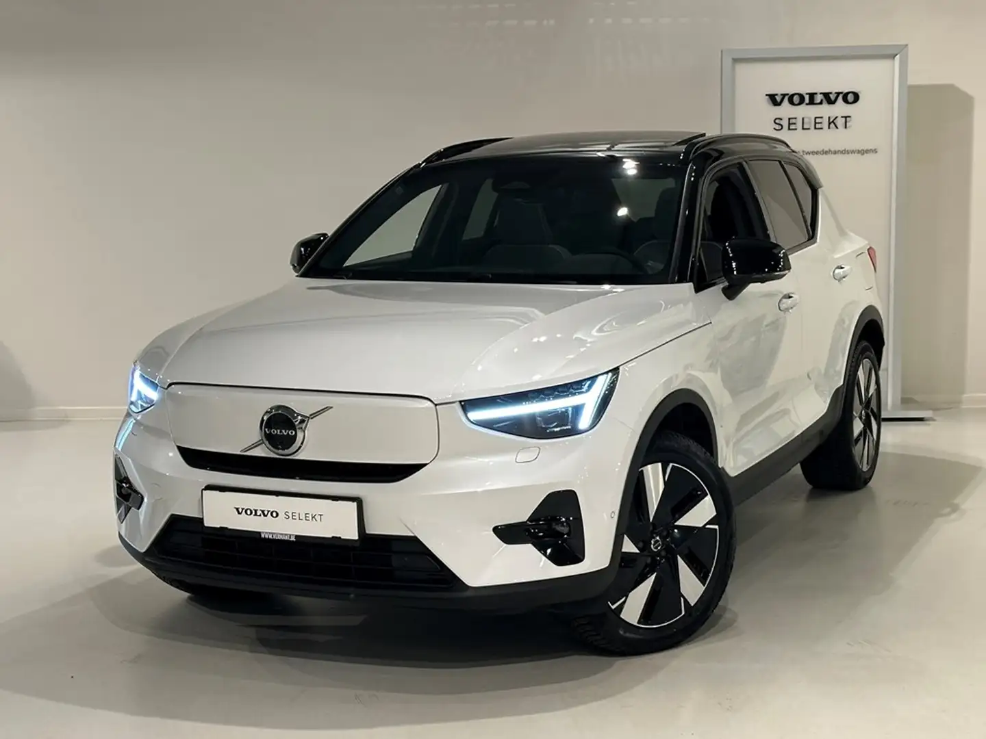 Volvo EX40 Recharge Ultra Extended range + trekhaak/pano Blanc - 1