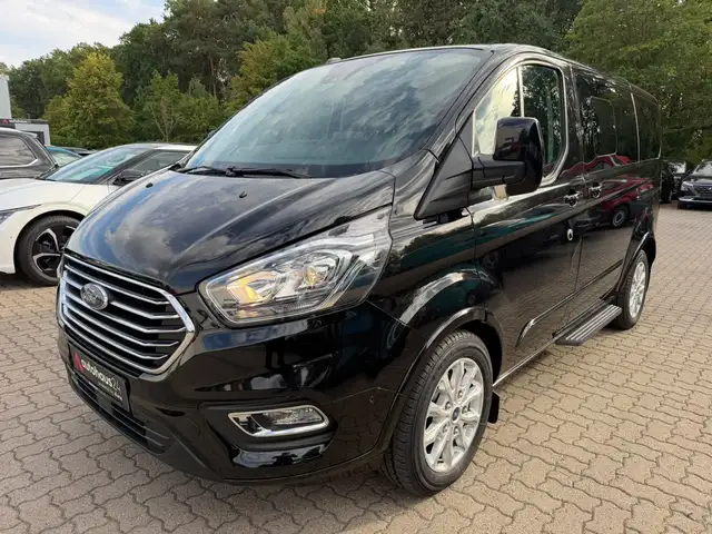 Ford Tourneo Custom view 3