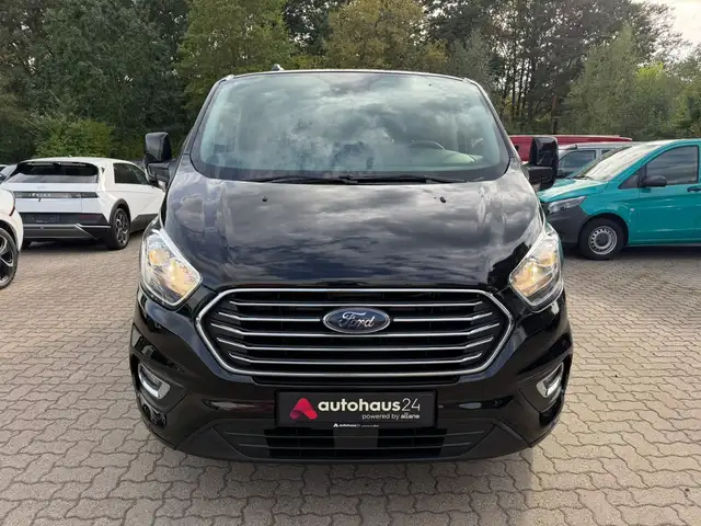 Ford Tourneo Custom view 2
