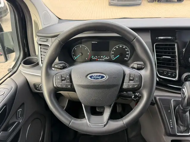 Ford Tourneo Custom view 10
