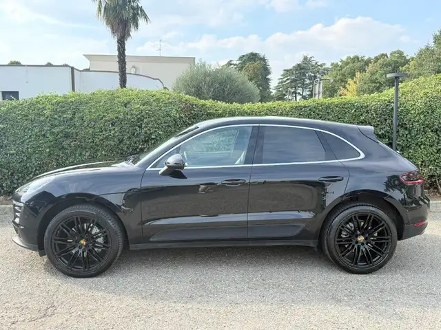 Porsche Macan view 8