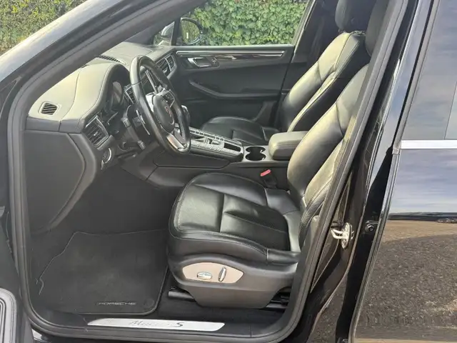 Porsche Macan view 10