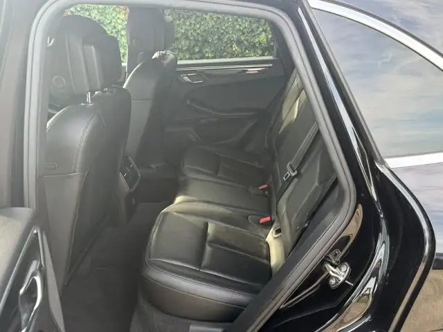 Porsche Macan view 13