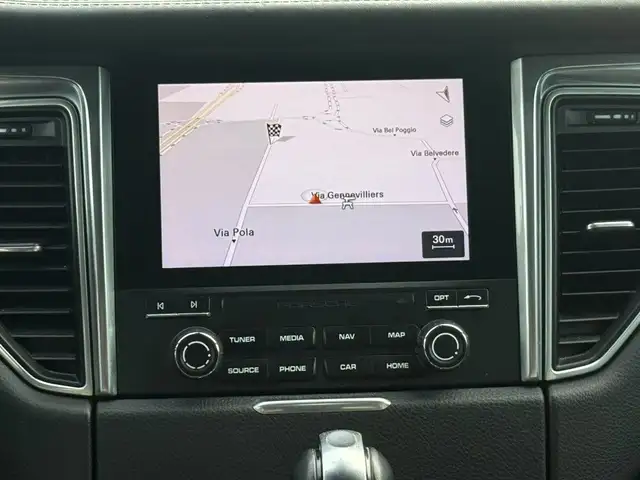 Porsche Macan view 15