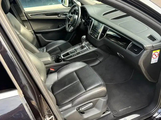 Porsche Macan view 14