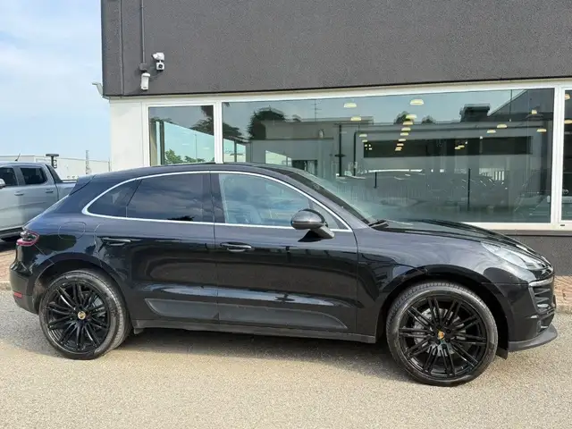 Porsche Macan view 6