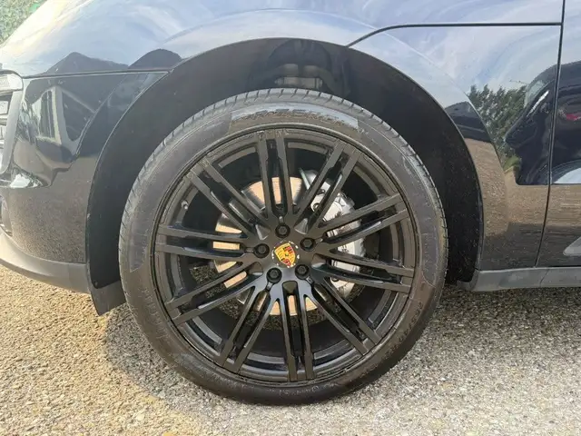 Porsche Macan view 9