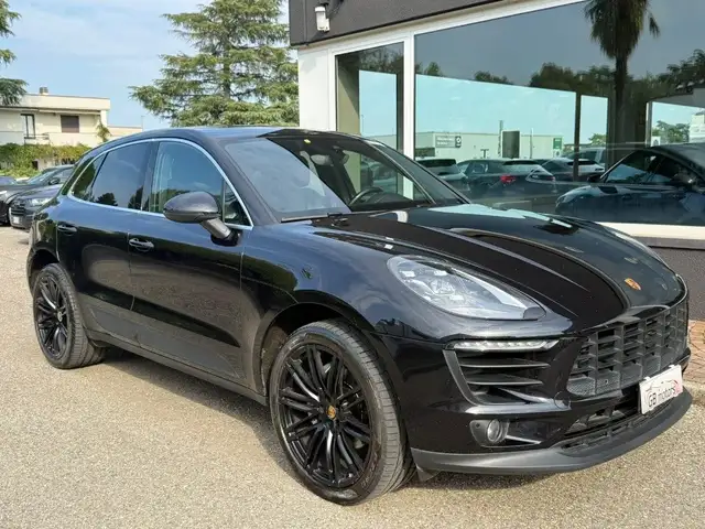 Porsche Macan view 5
