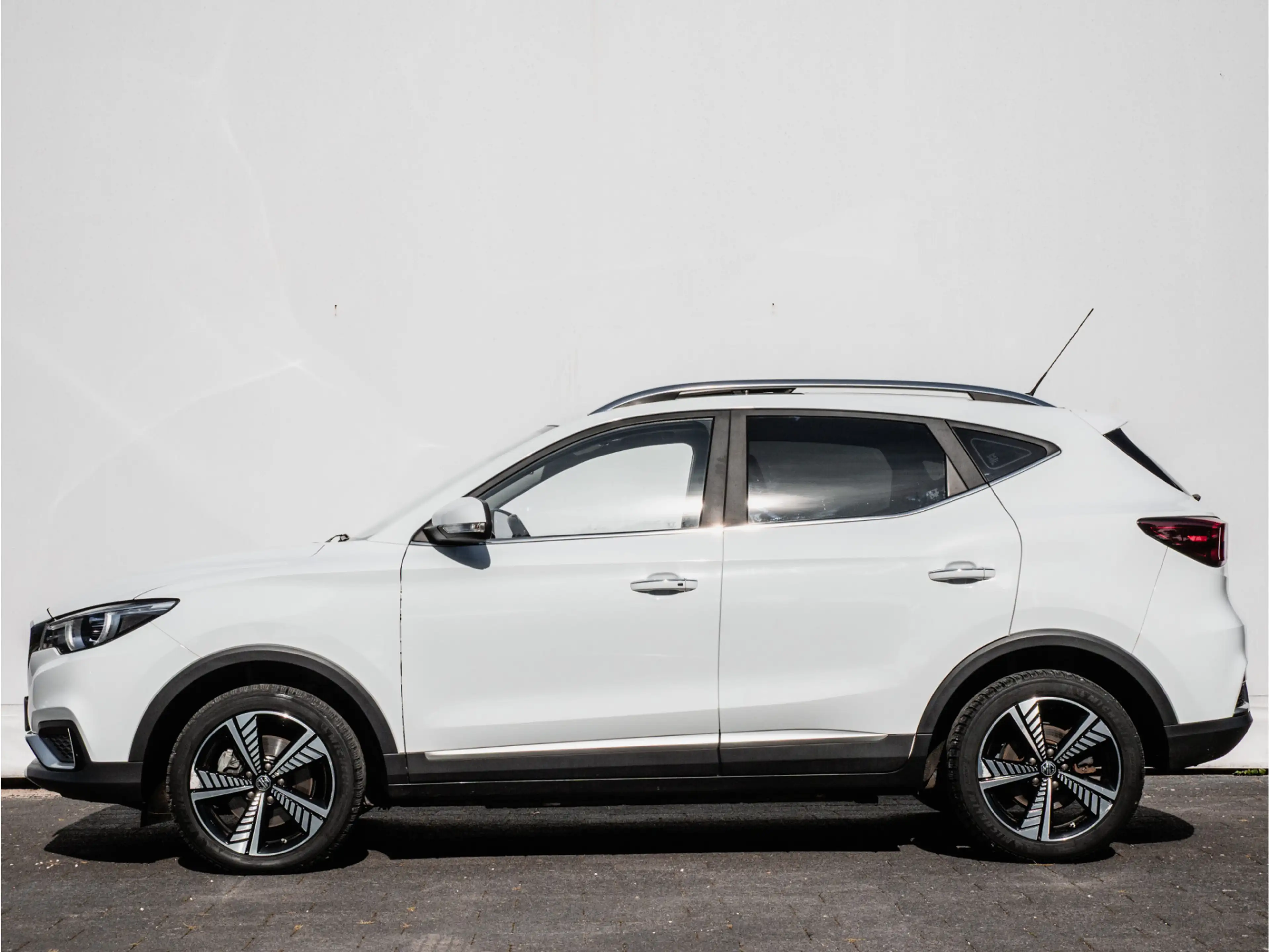 MG ZS EV Luxury 45 kWh SOH 87% Camera/ Elek. panoramadak — photo 7