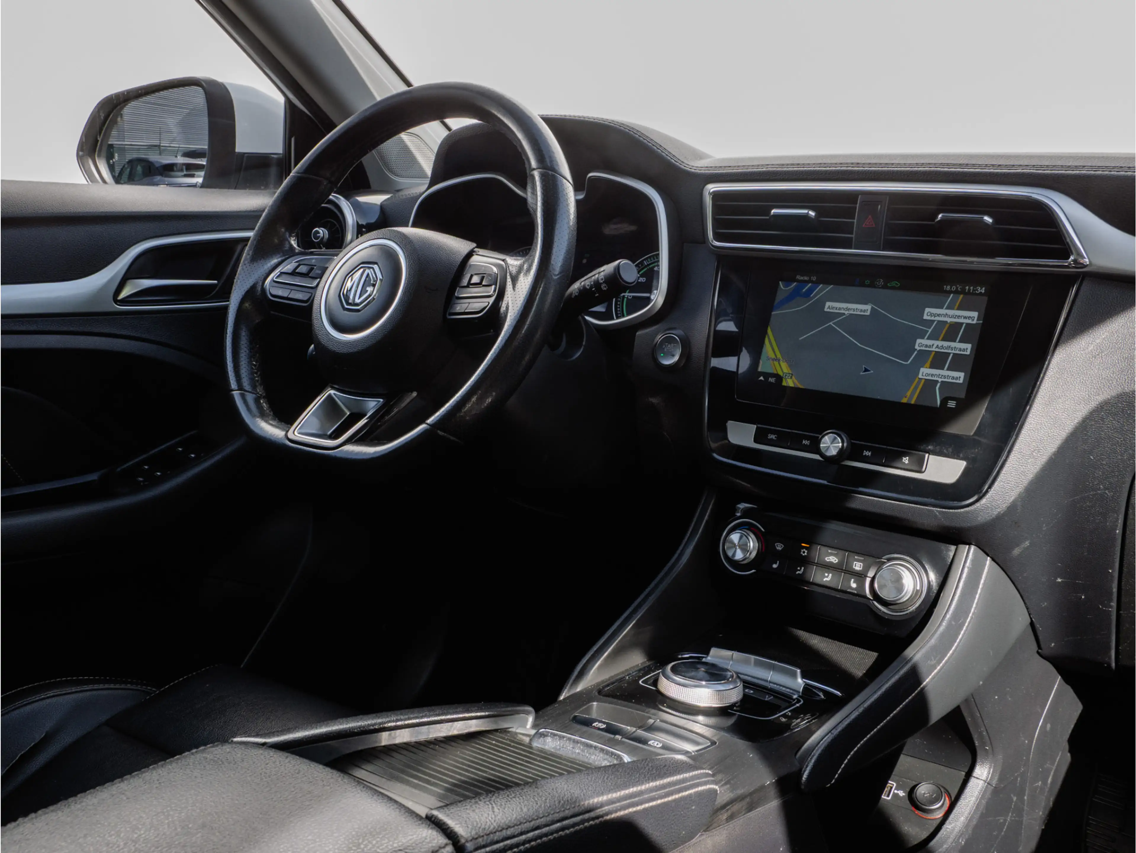 MG ZS EV Luxury 45 kWh SOH 87% Camera/ Elek. panoramadak — photo 3