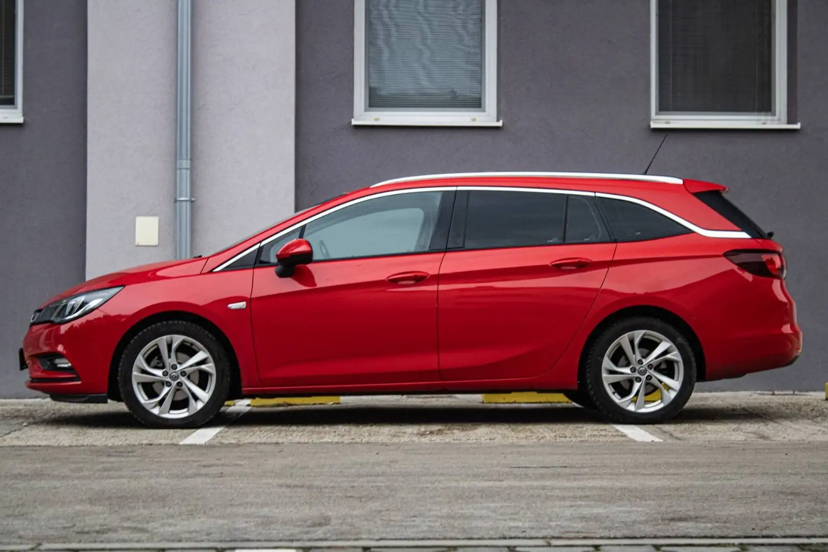 Opel Astra 1.4 Turbo Sports Tourer Active Red - 1