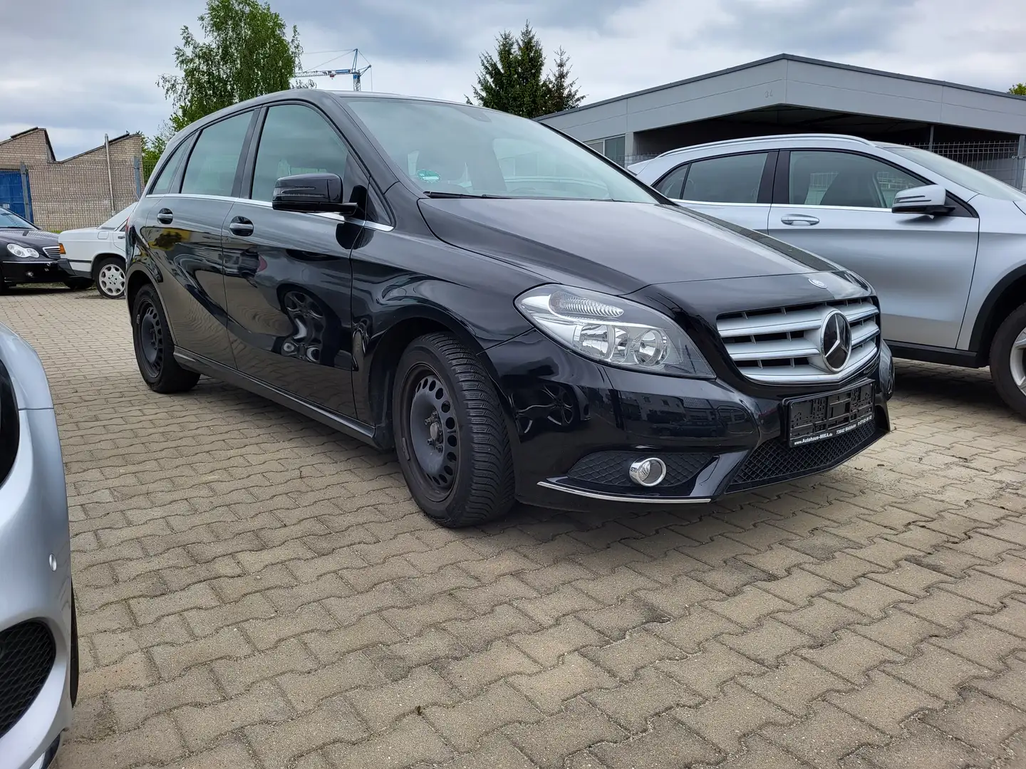 Mercedes-Benz B 180 (BlueEFFICIENCY) Black - 1