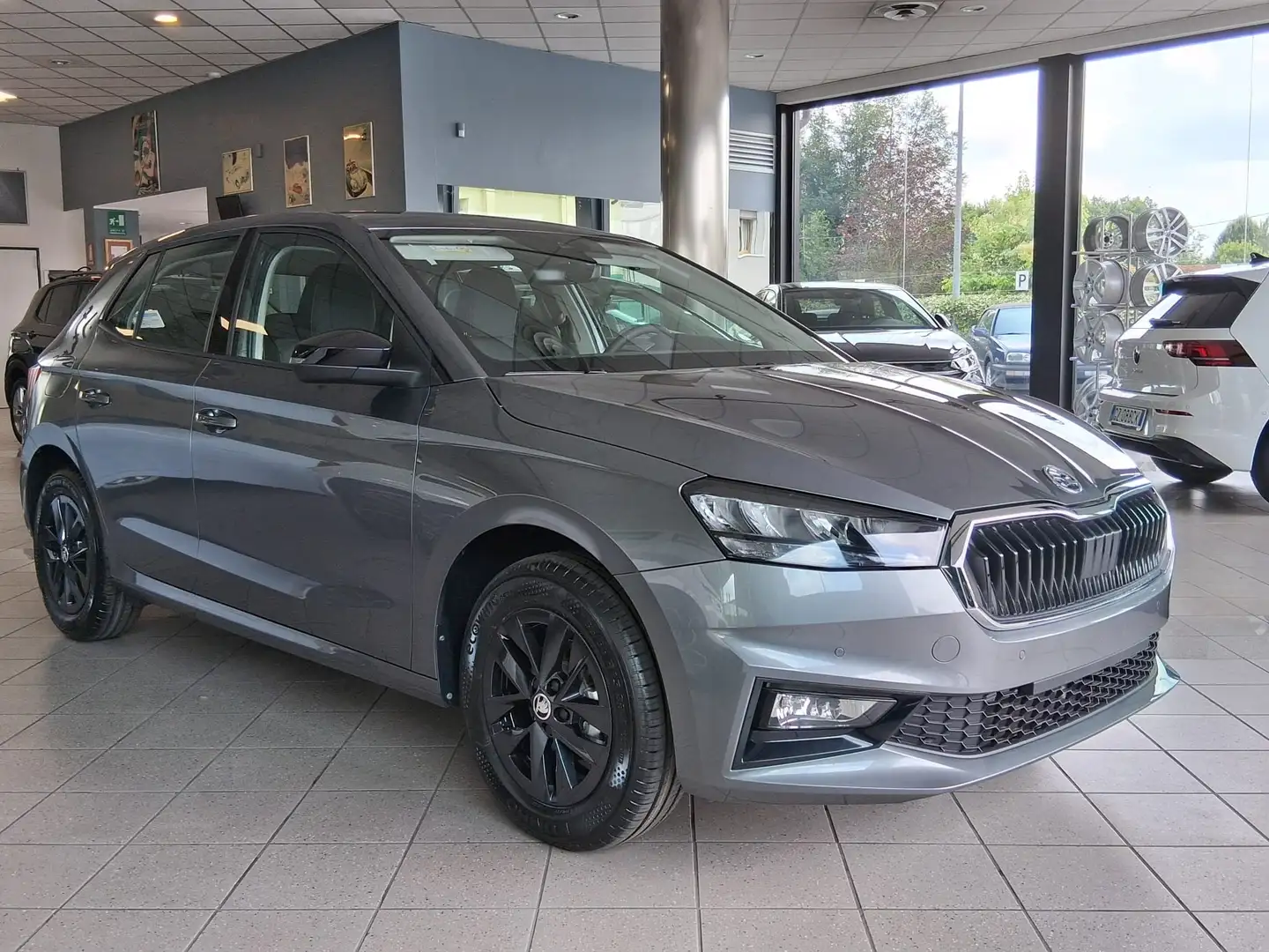 Skoda Fabia 1.0 tsi evo Young Edition 95cv Grijs - 1