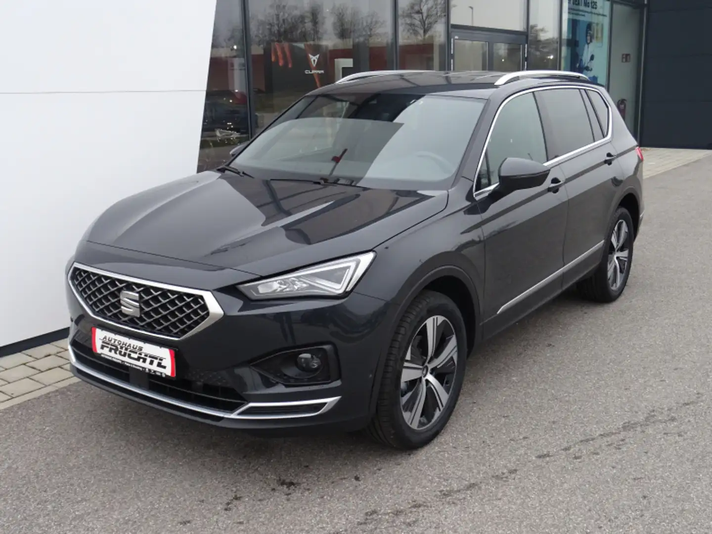 SEAT Tarraco Tarraco 1.5 TSI ACT Xperience DSG 150PS AHK Navi A Grijs - 2