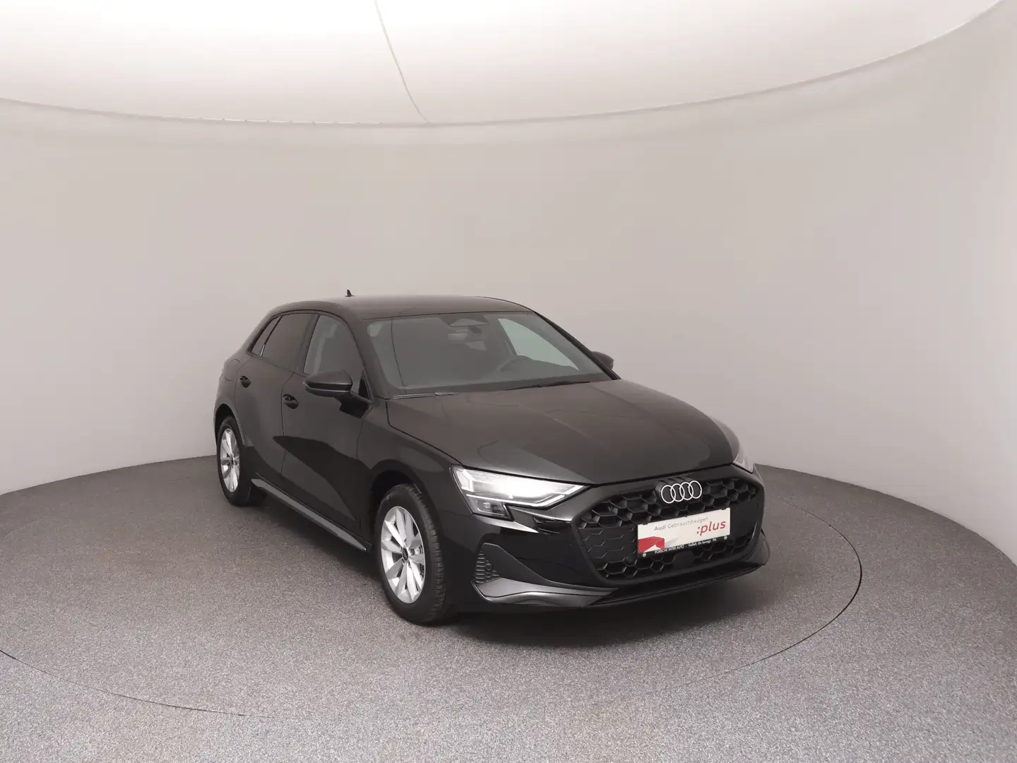 Audi A3 30 TFSI Schwarz - 2