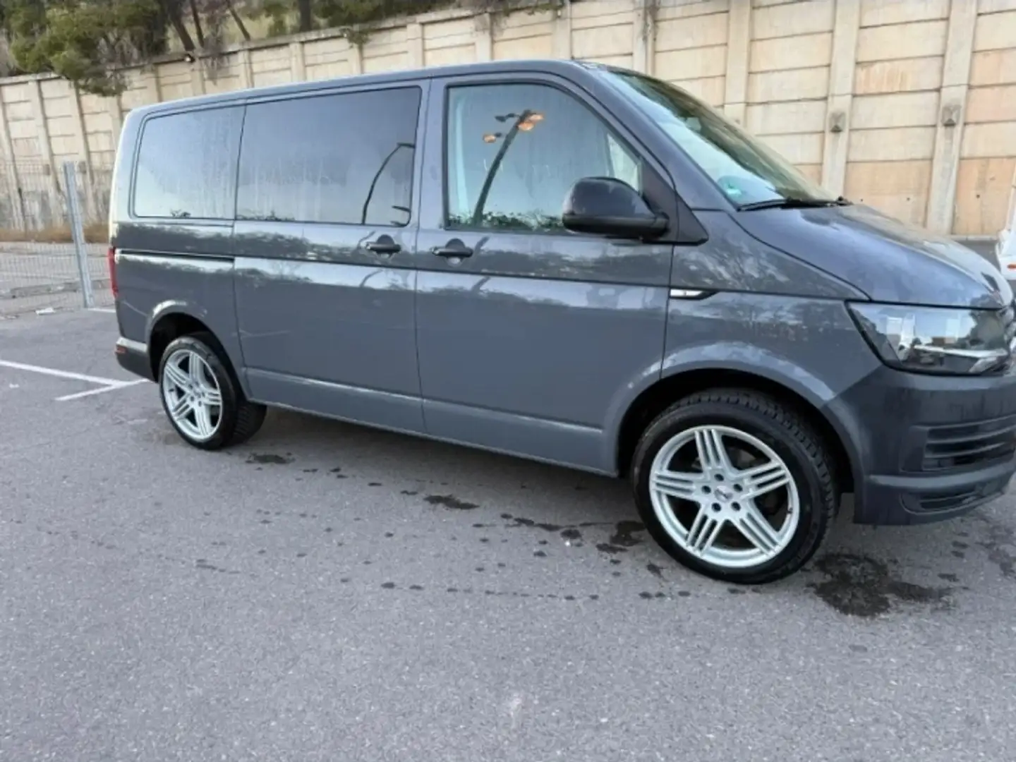 Volkswagen Transporter Kombi 2.0TDI SCR BMT 110kW Gris - 1