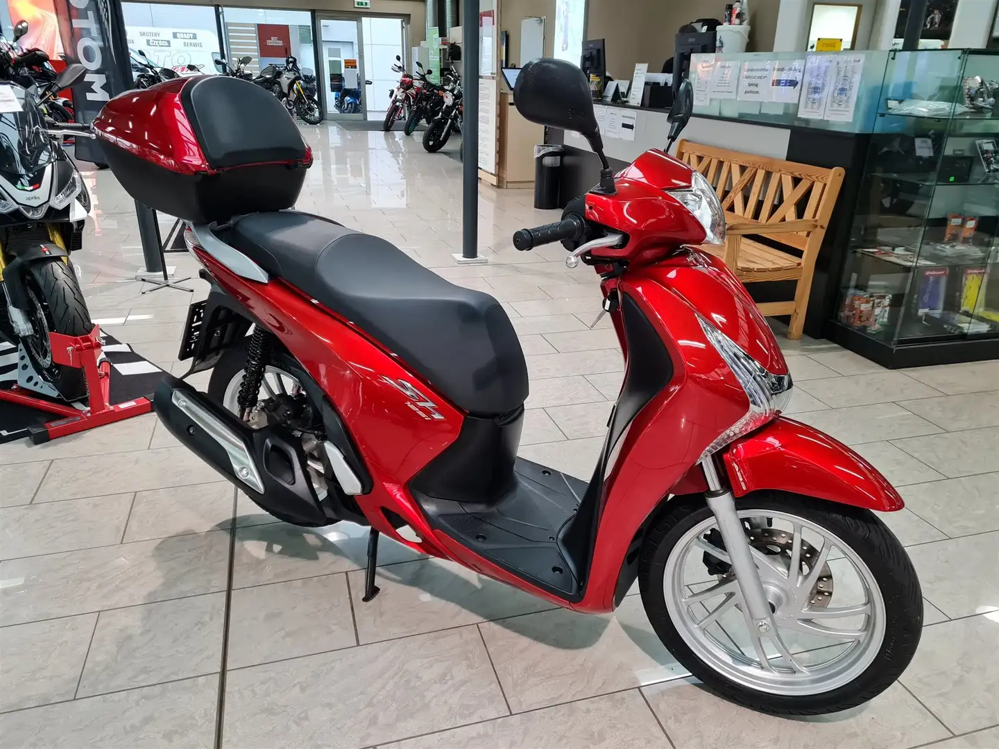 Honda SH 125 Rouge - 1