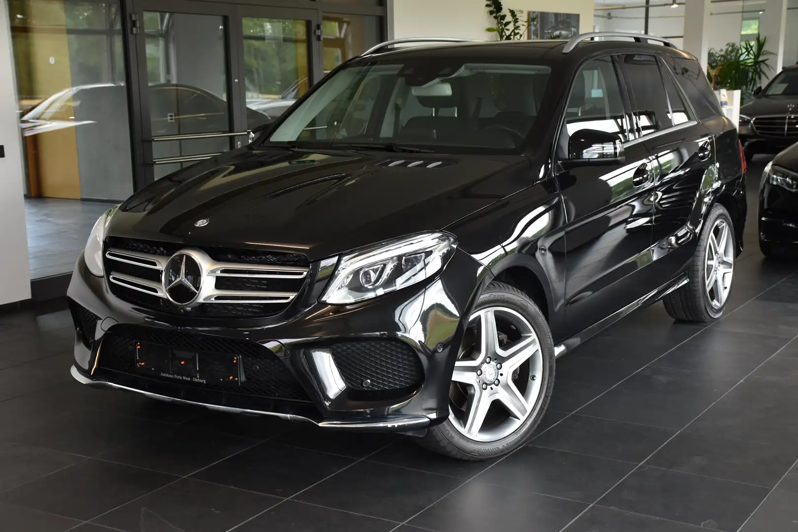 Mercedes-Benz GLE 350 d 4Matic 9G AMG Line"PANORAMA"360CAM"MASSAGE"LED" Noir - 1
