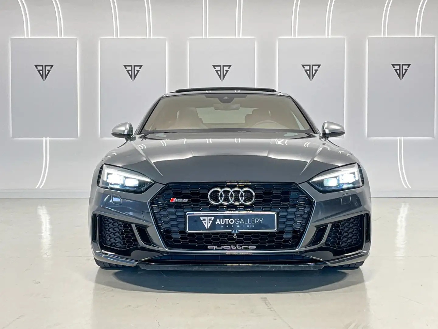 Audi RS5 Coupé 2.9 TFSI quattro Tiptronic Grijs - 2
