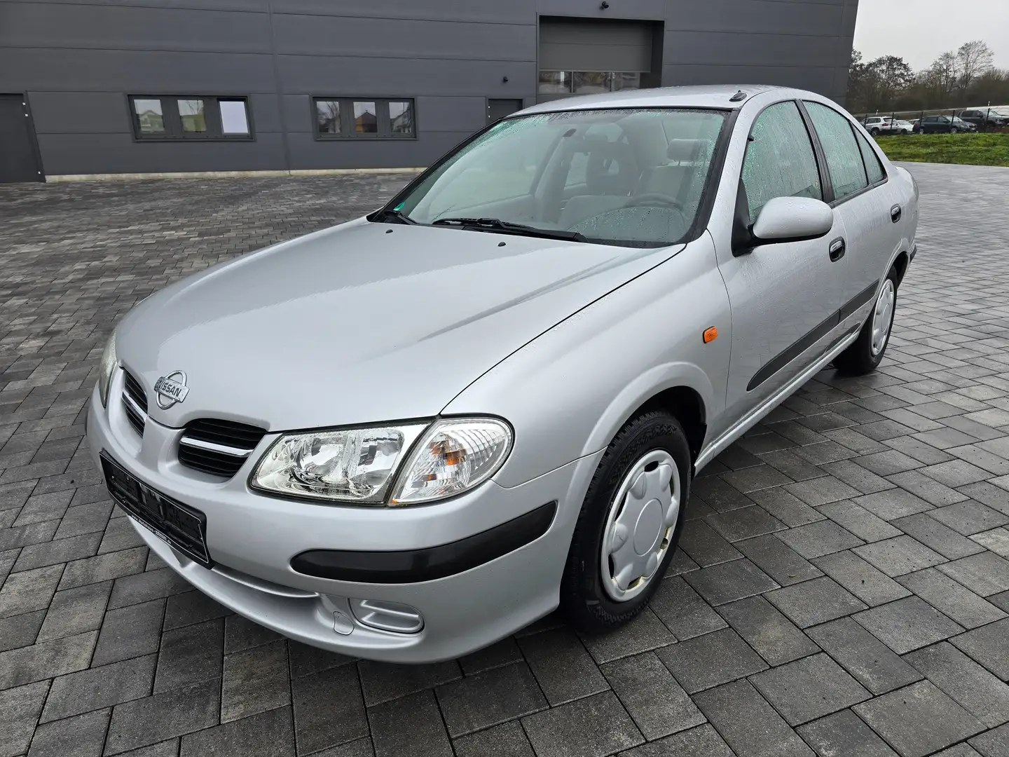 Nissan Almera Almera 1.5 Silber - 1
