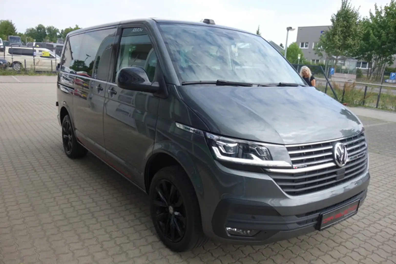 Volkswagen T6.1 Caravelle 4Mot Edition 2sTÜR/LED/ACC/STDHZG Grau - 2