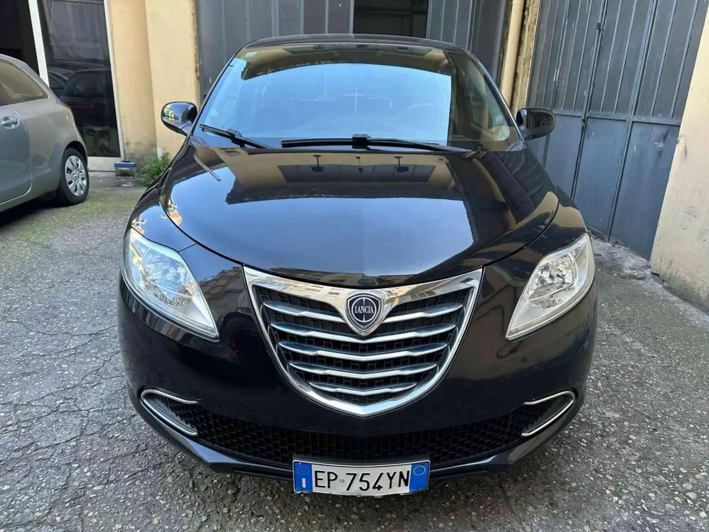 Lancia Ypsilon 1.3 MJT 16V 95 CV 5 porte S&S Platinum Zwart - 2