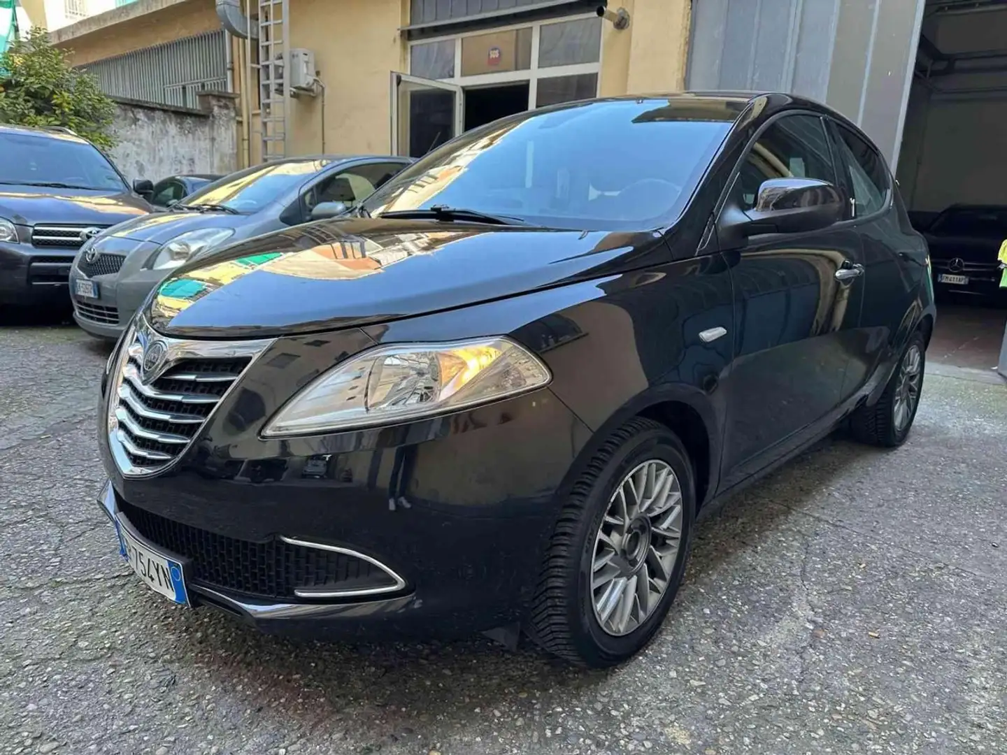 Lancia Ypsilon 1.3 MJT 16V 95 CV 5 porte S&S Platinum Negro - 1