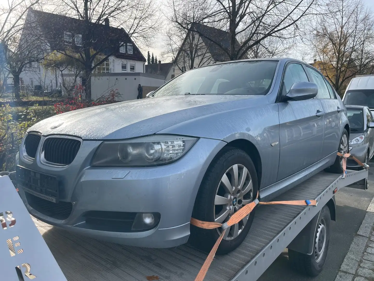 BMW 318 i Bi-Xenon Klimaaut. AHK PDC EU5 Blau - 1