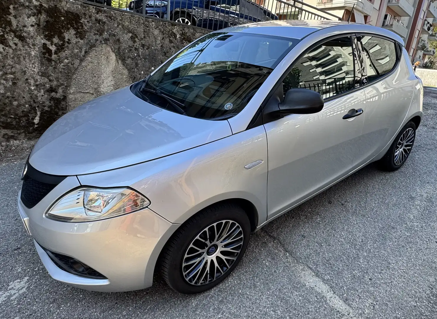 Lancia Ypsilon 1.2 Gold ecochic Gpl 69cv my16 - 2