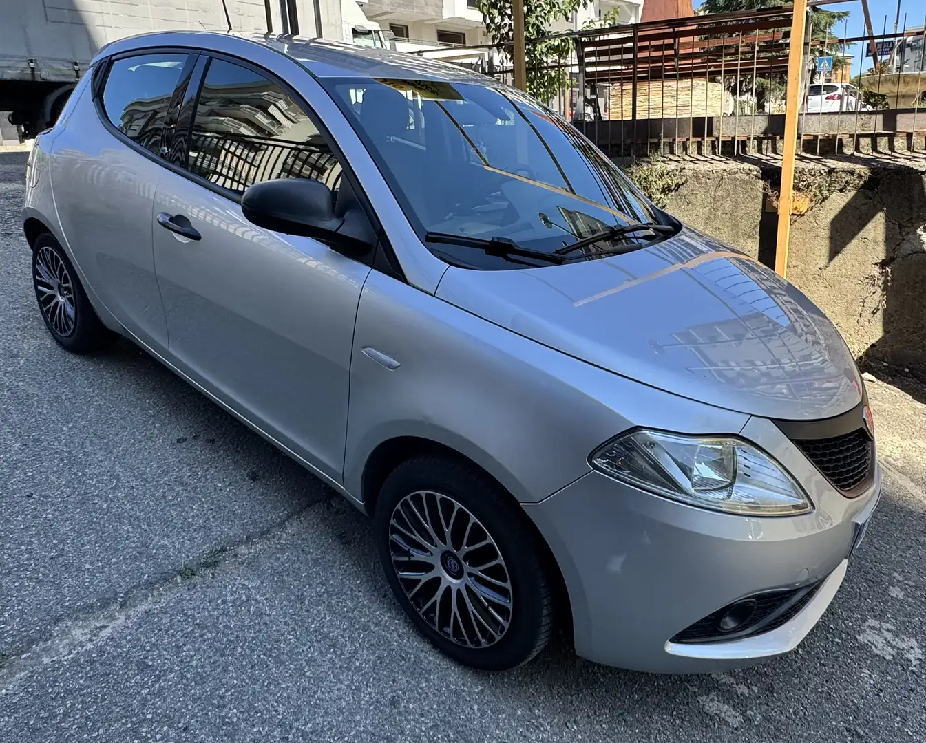 Lancia Ypsilon 1.2 Gold ecochic Gpl 69cv my16 - 1