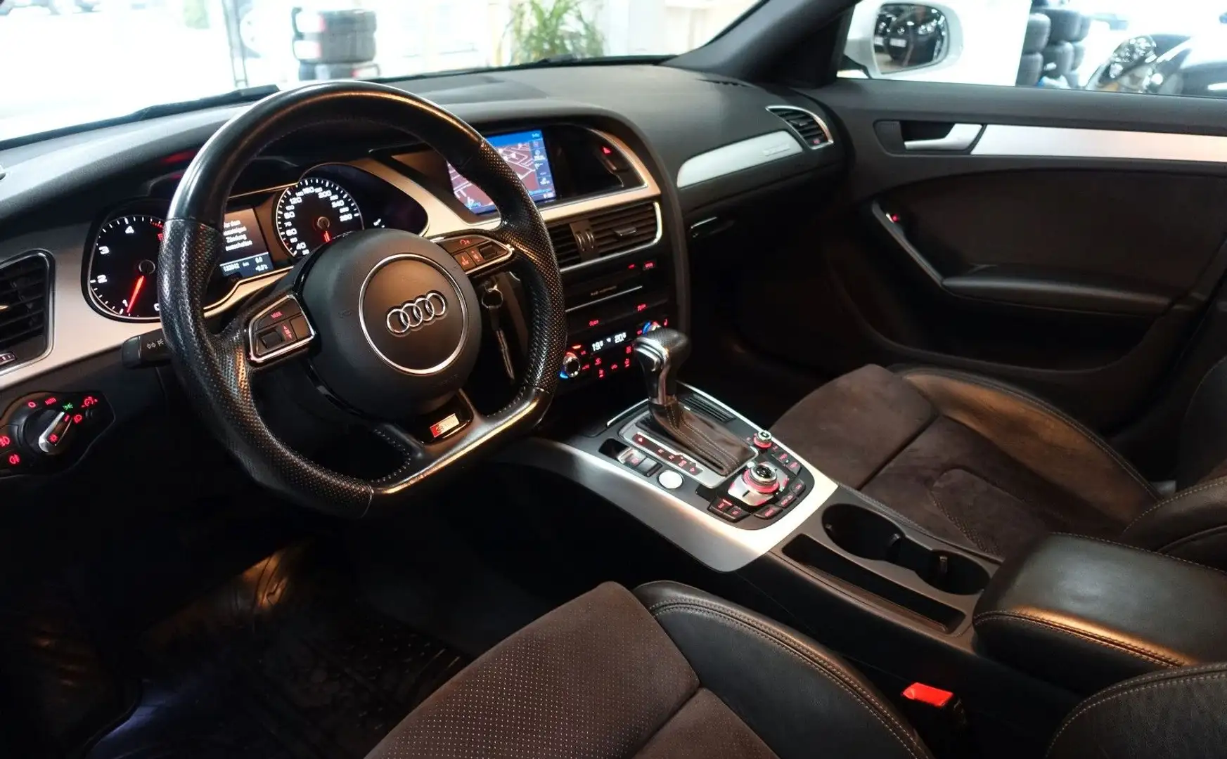 Audi A4 Avant S line Sportpaket / plus quattro; NAV+ Weiß - 2